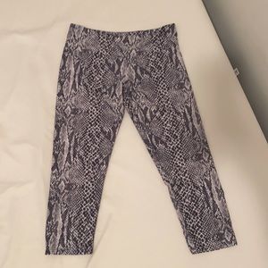 Onzie Snake Print Mid Rise Legging